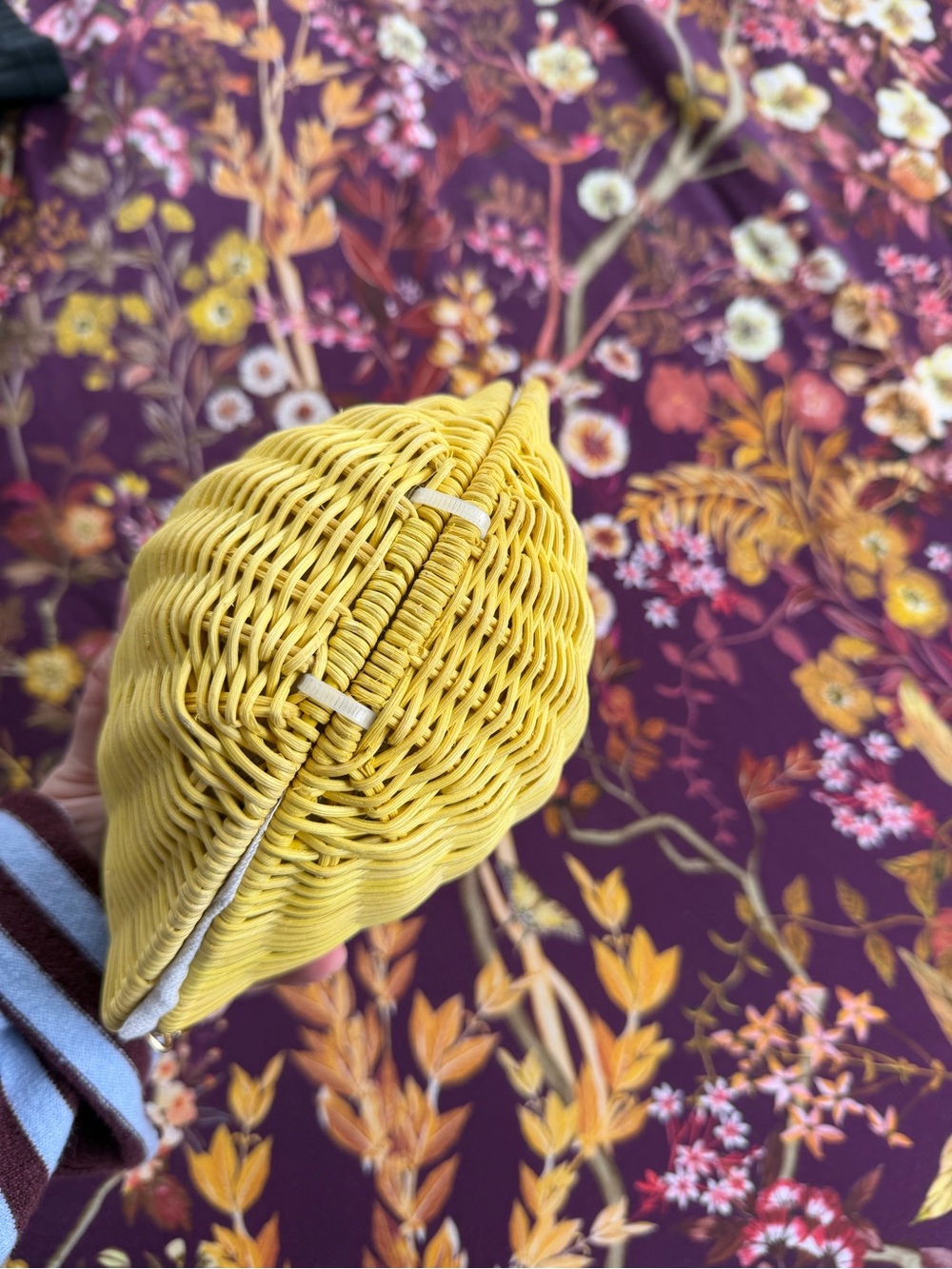 Woven Rattan Lemon-Shaped Handbag - Picture 3 of 4